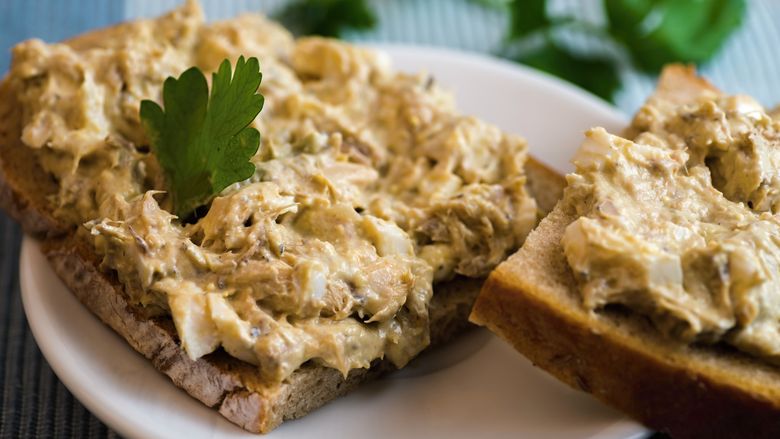 Hledáte recept na snadnou snídani nebo svačinu do školy? Tato sendvičová pomazánka bude chutnat celé rodině.