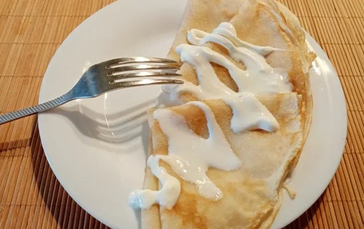Блины со сметаной